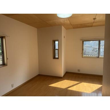 稗田町貸家の洋室