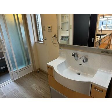 稗田町貸家の独立洗面台