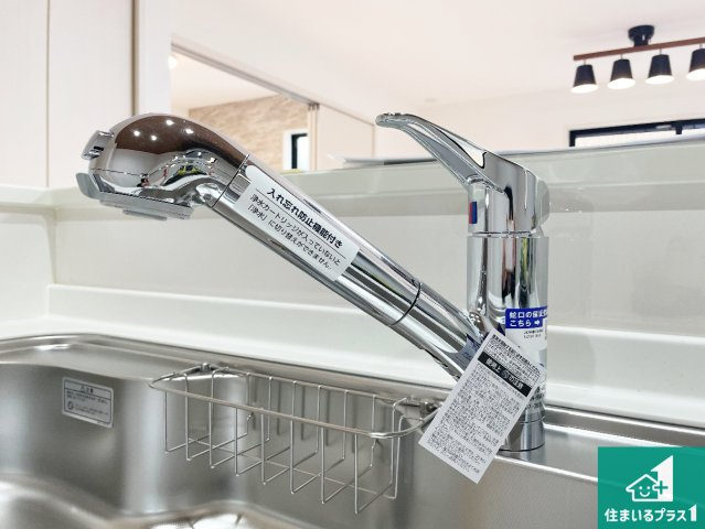 宝塚市御殿山　新築一戸建ての設備|浄水器を内蔵！炊飯時、お茶を作る時に安心してお水を使えます！お湯と冷水、浄水と原水、シャワーの切替えもワンタッチです！