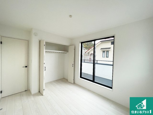 宝塚市御殿山　新築一戸建ての洋室|シンプルな洋室は、自分好みのインテリアが楽しめます♪ご家族とインテリアや家具を選びに行くのは新築購入時の醍醐味の一つです。ぜひお楽しみください♪