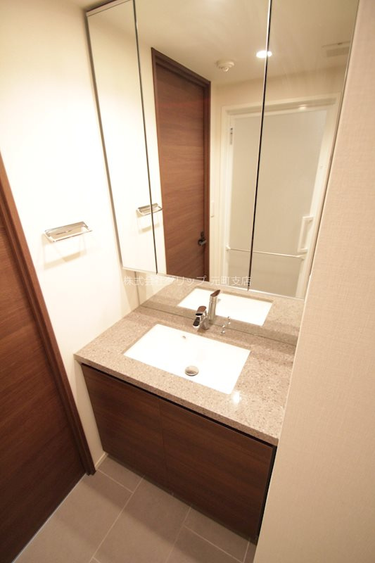 ザ・パークハビオ横浜山手の独立洗面台