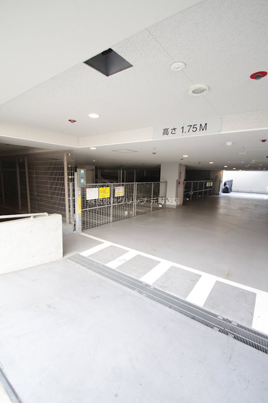 ザ・パークハビオ横浜山手の駐車場