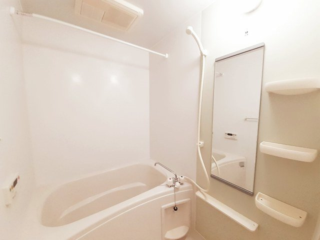 ブライトＭＡＣＨＩＹＡＳＩＫＩの浴室