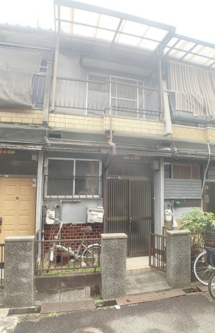 寝屋川市仁和寺町　中古テラスの外観