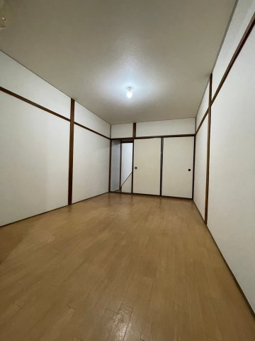 寝屋川市仁和寺町　中古テラスの洋室