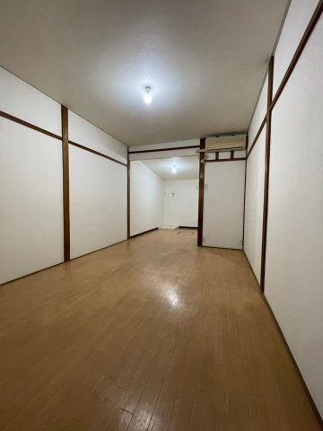 寝屋川市仁和寺町　中古テラスの洋室