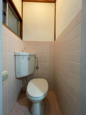 寝屋川市仁和寺町　中古テラスのトイレ