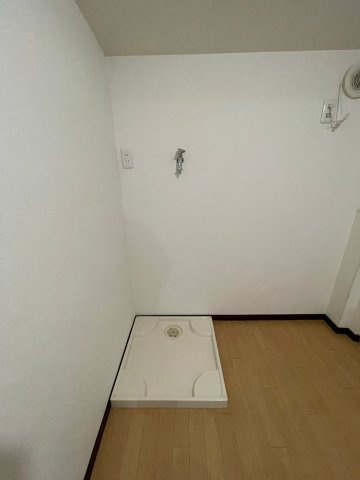 寝屋川市仁和寺町　中古テラスのランドリースペース