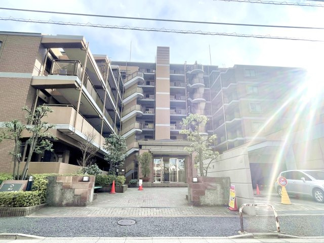 朝日クレス・パリオ綾瀬の外観|【月々９万円台から購入可能】
話題の『auじぶん銀行』利用可♪（※条件有）
その他、１０社以上の住宅ローンもご紹介可能です！

住宅ローンはクランディア綾瀬支店におまかせください(^^)