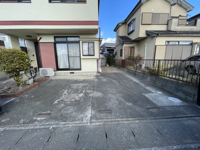 高崎市新後閑町中古住宅の駐車場
