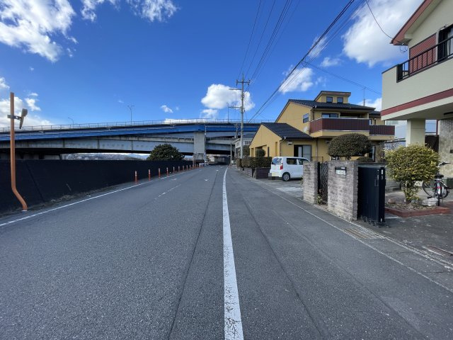 高崎市新後閑町中古住宅の前面道路含む現地写真