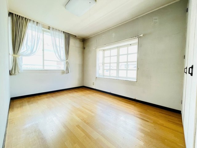 岡崎市上地2丁目の洋室