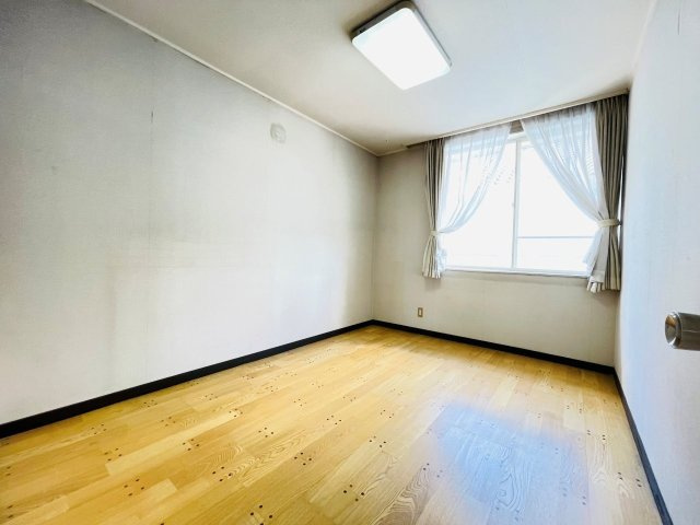 岡崎市上地2丁目の洋室