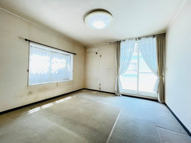 岡崎市上地2丁目の洋室