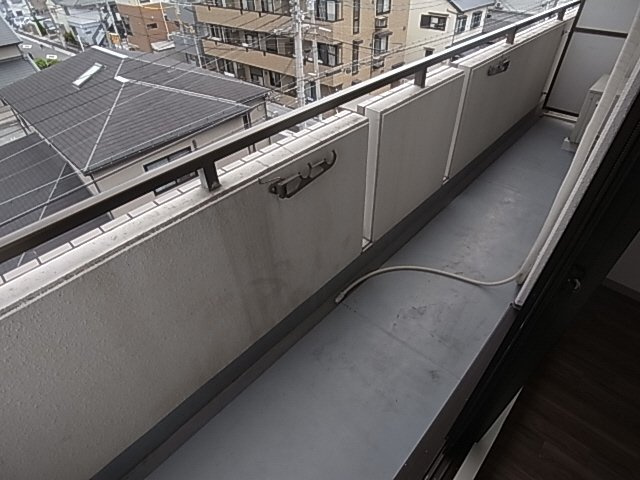神戸市兵庫区下沢通８丁目の賃貸マンションのバルコニー