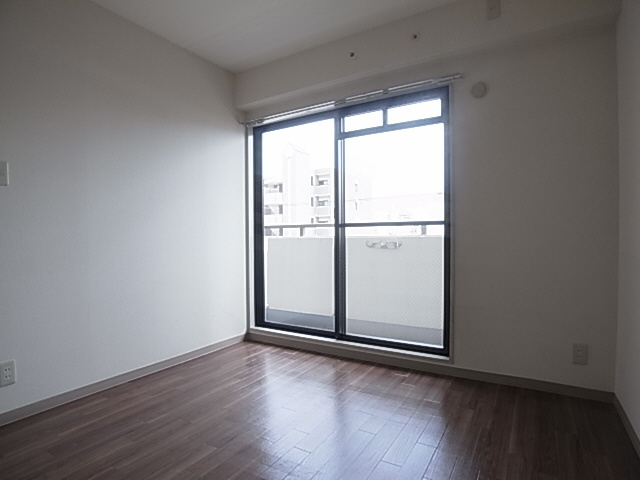 神戸市兵庫区下沢通８丁目の賃貸マンションの内装|洋室