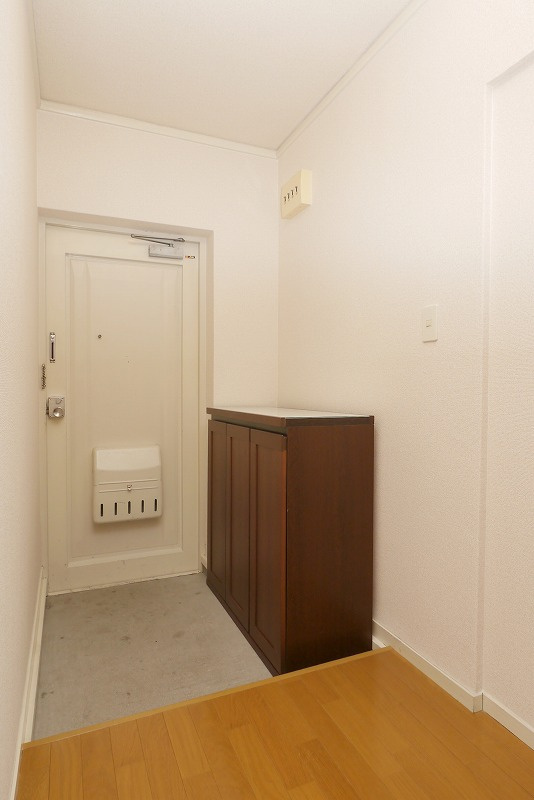 メゾン西山本の玄関|メゾン西山本301号室