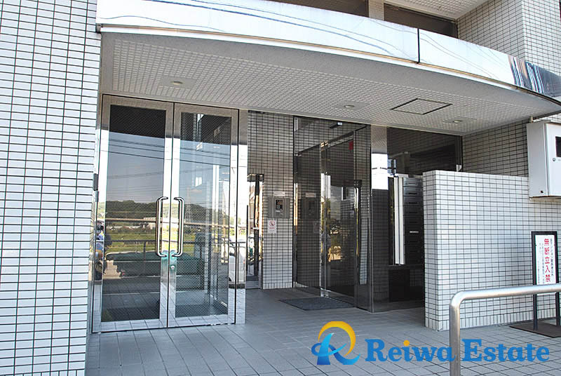 クリオ藤沢伍番館のエントランス