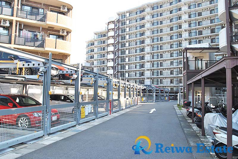 クリオ藤沢伍番館の駐車場