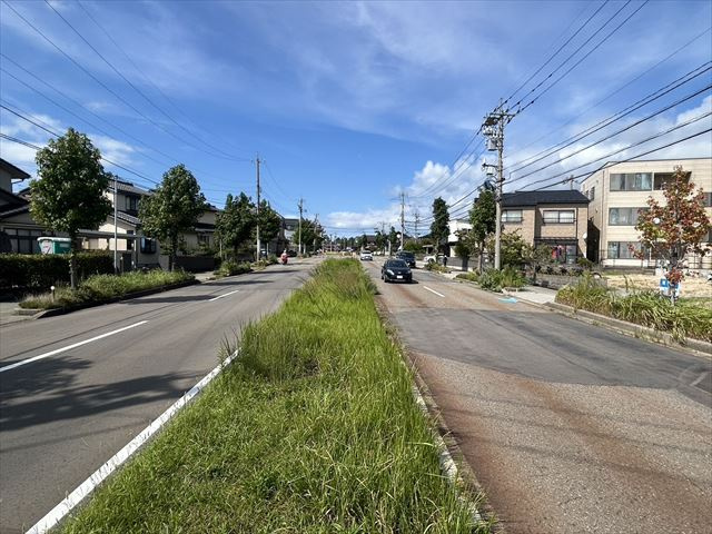 【前面道路含む現地写真】の画像