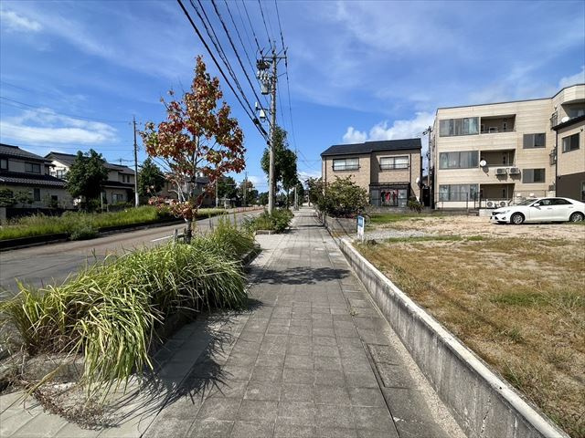 【前面道路含む現地写真】の画像