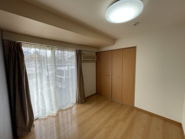 八代郡氷川町宮原　平屋建の洋室