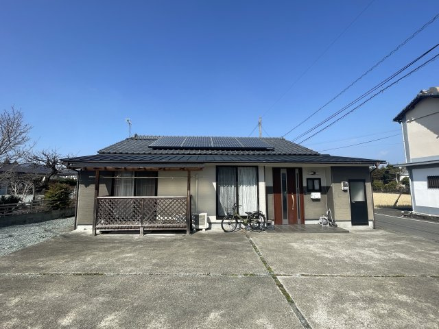 八代郡氷川町宮原　平屋建の駐車場