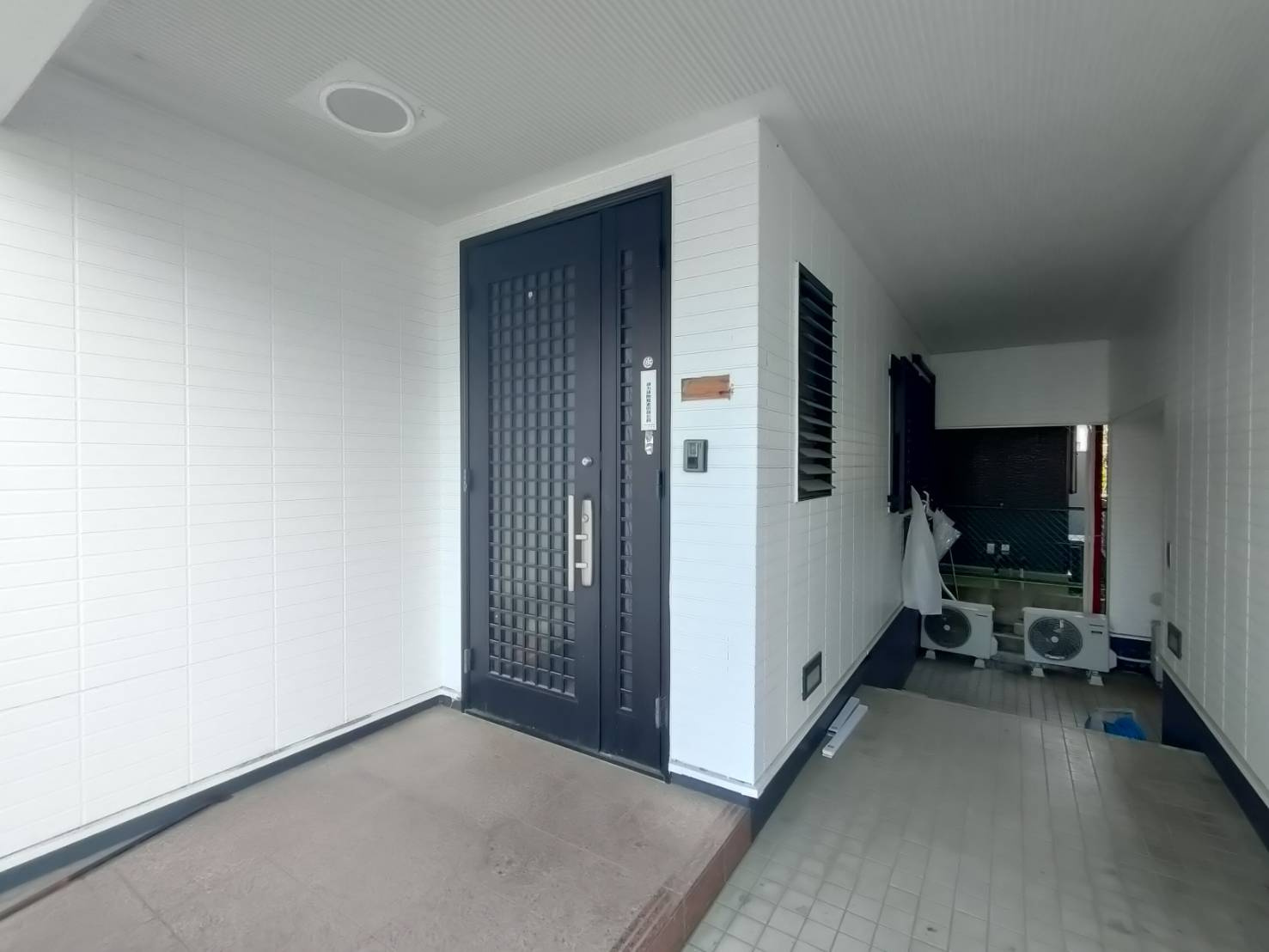 三郷市　高州1丁目　中古戸建の玄関|落ち着いた玄関です