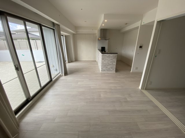 パレ・ロワイヤル田寺東ウエストコートの居間・リビング