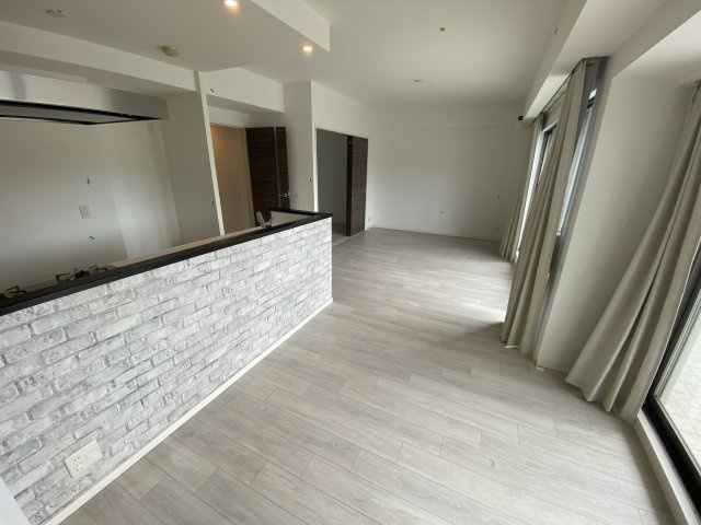 パレ・ロワイヤル田寺東ウエストコートの居間・リビング