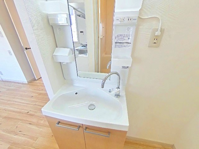 ユーハイツA棟の洗面所|使いやすい洗面所です