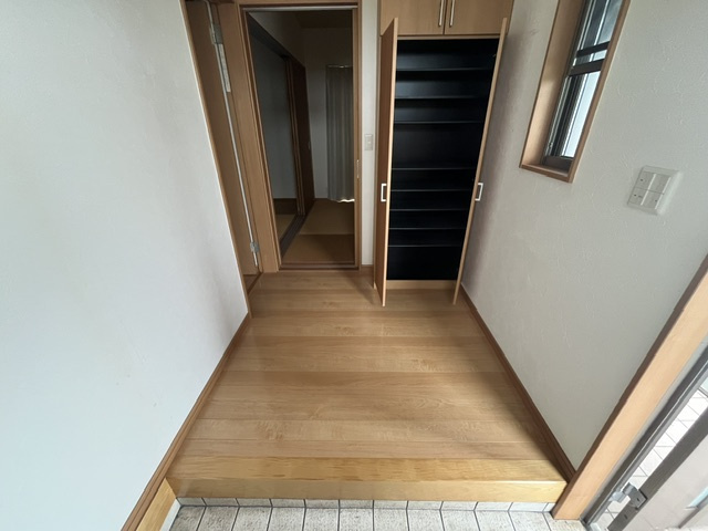 曽於市末吉町深川の中古一戸建の玄関