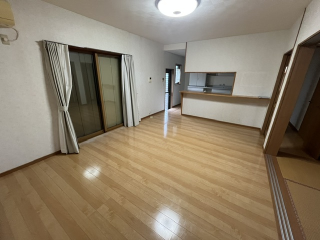 曽於市末吉町深川の中古一戸建の居間・リビング