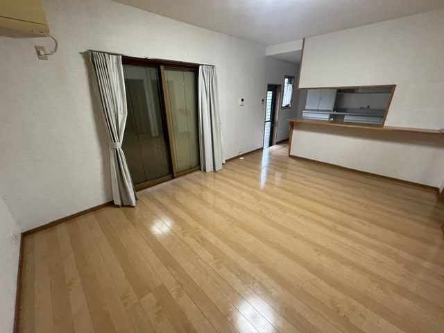 曽於市末吉町深川の中古一戸建の居間・リビング