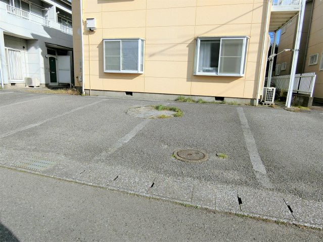 ハウスMTの駐車場