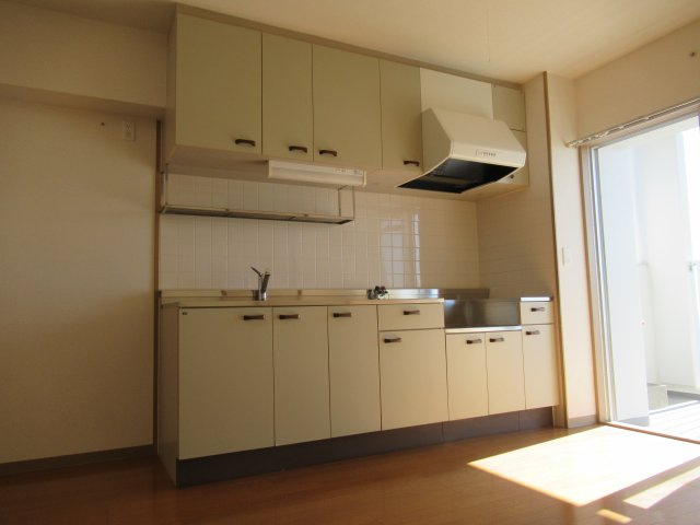 グリーンヒルズ東舞子２ＤＫのキッチン|キッチンでお料理をお楽しみください