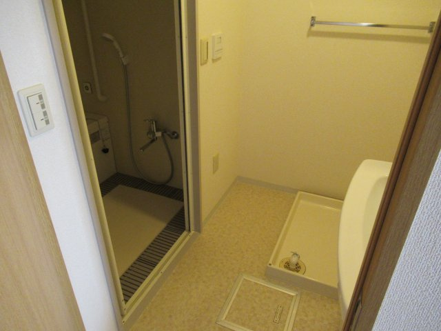 グリーンヒルズ東舞子２ＤＫの洗面所|スペースが確保できる洗面所です