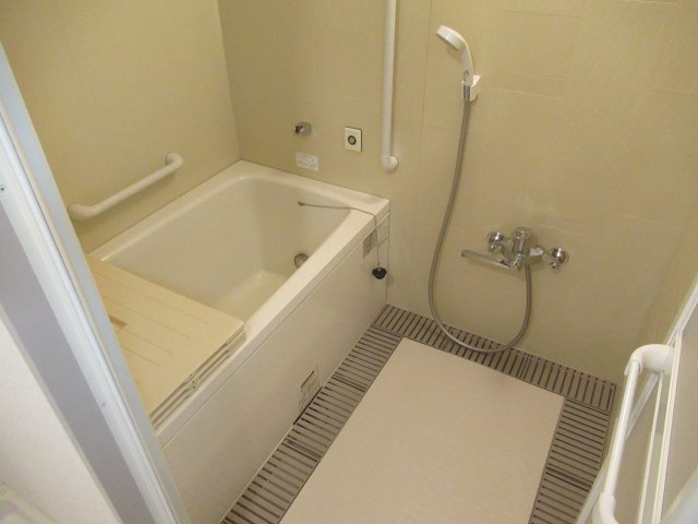 グリーンヒルズ東舞子２ＤＫの浴室|きれいなお風呂です