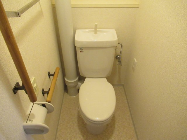 グリーンヒルズ東舞子２ＤＫのトイレ|清潔感のあるトイレです