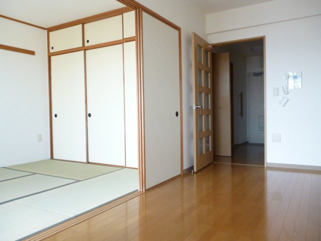 グリーンヒルズ東舞子２ＤＫの居間・リビング