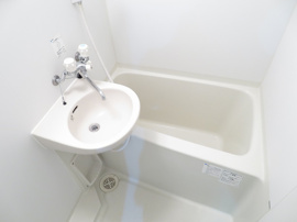 日々の疲れを癒すお風呂付です