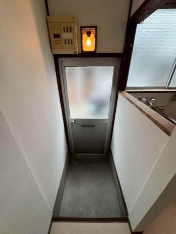 白鳩荘C棟の玄関