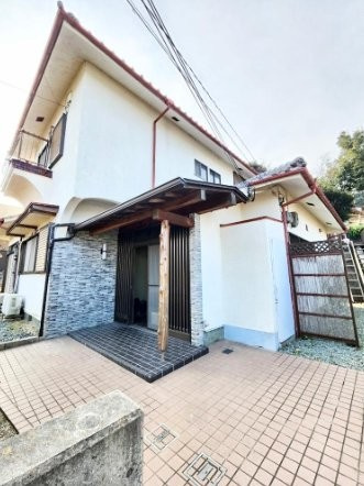 杉１丁目　中古一戸建ての外観|新しい生活にいかがでしょうか？外観はお住まいの顔になります。こだわりたいポイントですね。外壁塗装や屋根塗装のご相談も承っております。
■現地内覧・資金計画相談・住宅ローン相談もお問合せ受付中■