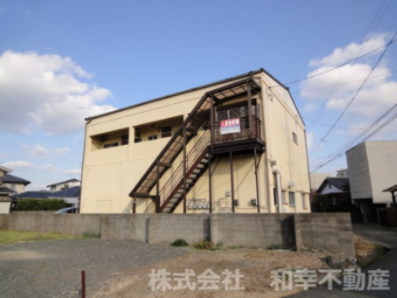 【外観】 | 単身タイプ3部屋　ご家族用2部屋　合計5世帯のアパートです