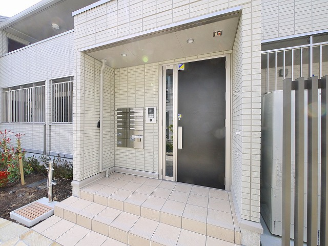 四季の風　B棟のエントランス|落ち着いたエントランスです
