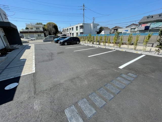 ラ・カーサ セレッソ ウエストの駐車場