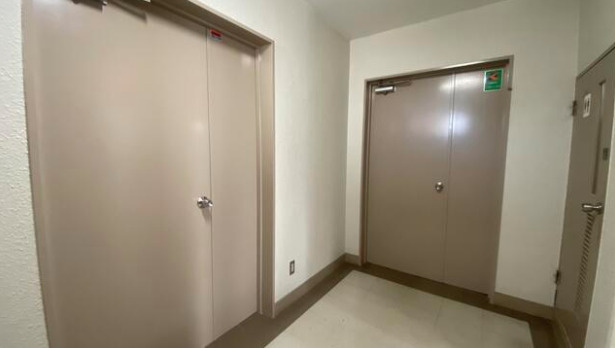 東洋交易ビルの玄関|毎日通る玄関はこちらです