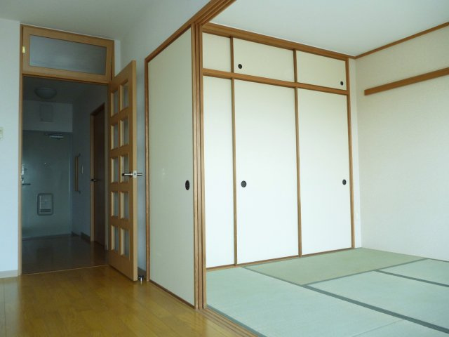 サンラフレ明石２ＤＫの和室|落ち着いた雰囲気の和室付きです