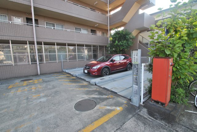 ジェームス湘南の駐車場