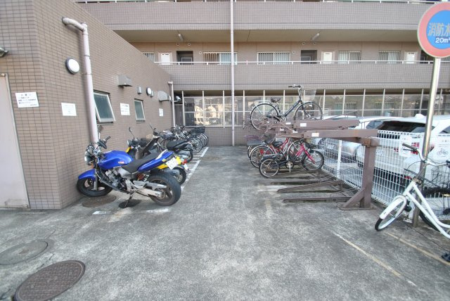 ジェームス湘南の駐輪場